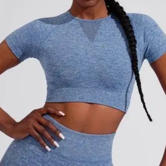 Bundle of 2 Buffbunny Recharge Seamless Crop tops Size S and M - Picture 4 of 5